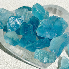 Load image into Gallery viewer, High quality Aquamarine Raw Stone