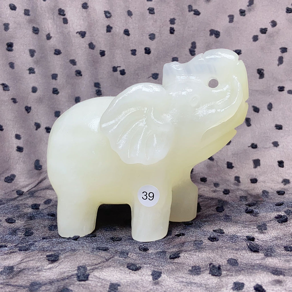 Green Onyx Elephant Hand-Carved Animal Decoration Quartz Statue Healing Stone