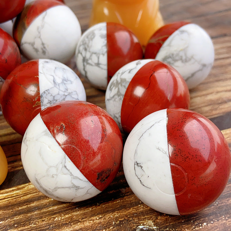 Pokémon Ball （Howlite & Red Jasper）