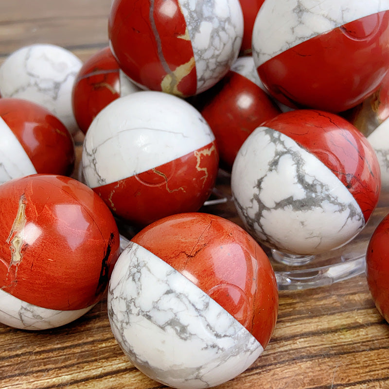 Pokémon Ball （Howlite & Red Jasper）