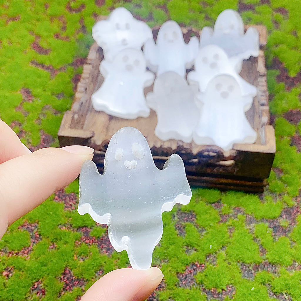 1 PC Natural White Selenite Carved Ghost Halloween Crystal Energy Home Decoration Crafts Gift