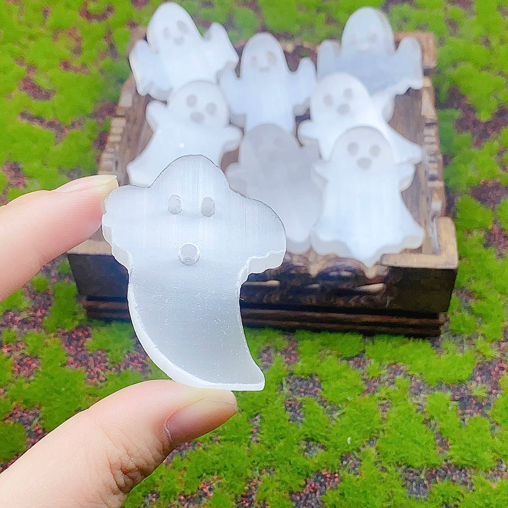 1 PC Natural White Selenite Carved Ghost Halloween Crystal Energy Home Decoration Crafts Gift