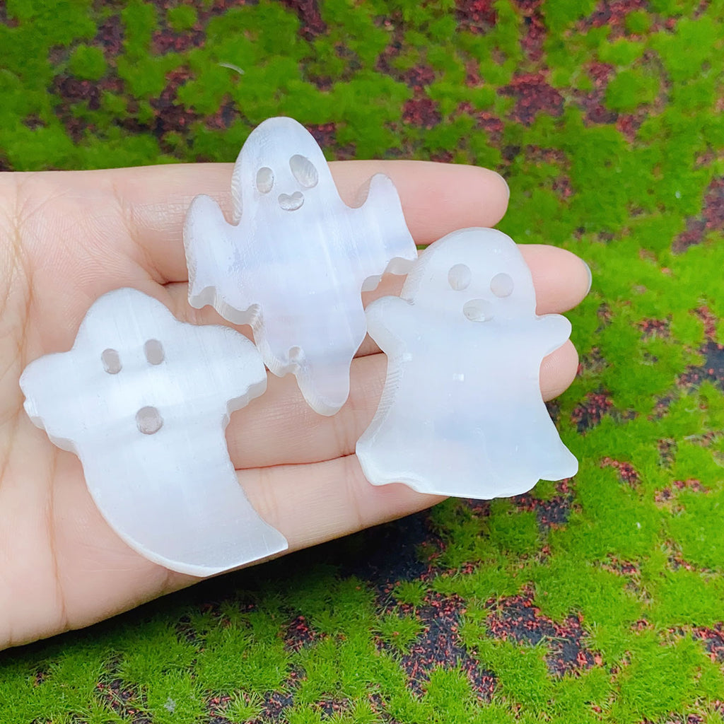 1 PC Natural White Selenite Carved Ghost Halloween Crystal Energy Home Decoration Crafts Gift