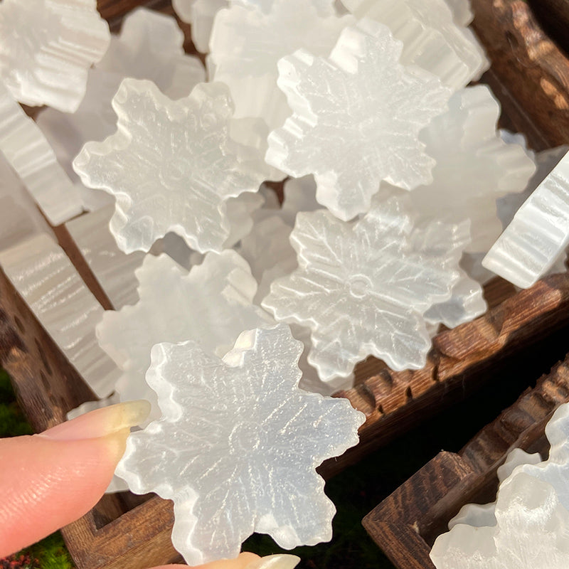 White Selenite Snowflake Carvings Christmas Home Decor Energy Crystal Gem Gift