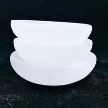 Load image into Gallery viewer, Beautiful Selenite Round Bowl