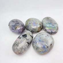 Load image into Gallery viewer, Labradorite Palm