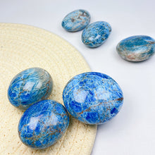 Load image into Gallery viewer, Blue Apatite Palm