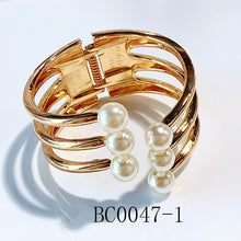 Load image into Gallery viewer, Stainless Steel Imitation Pearl Open Bracelet BC0047