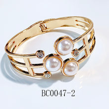 Load image into Gallery viewer, Stainless Steel Imitation Pearl Open Bracelet BC0047